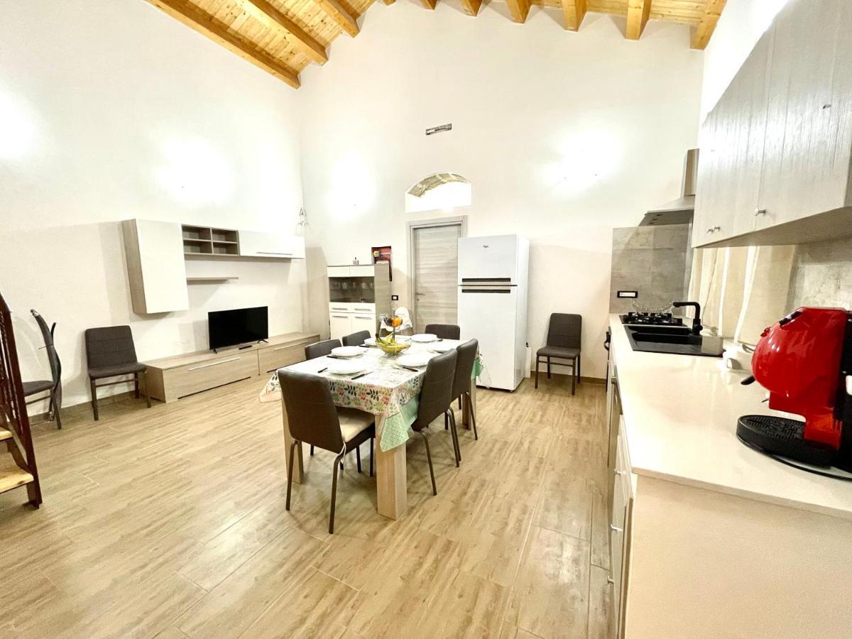 Villa Nunzia Con Piscina, Sauna E Idromassaggio. Floridia Exterior foto
