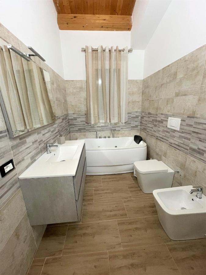 Villa Nunzia Con Piscina, Sauna E Idromassaggio. Floridia Exterior foto