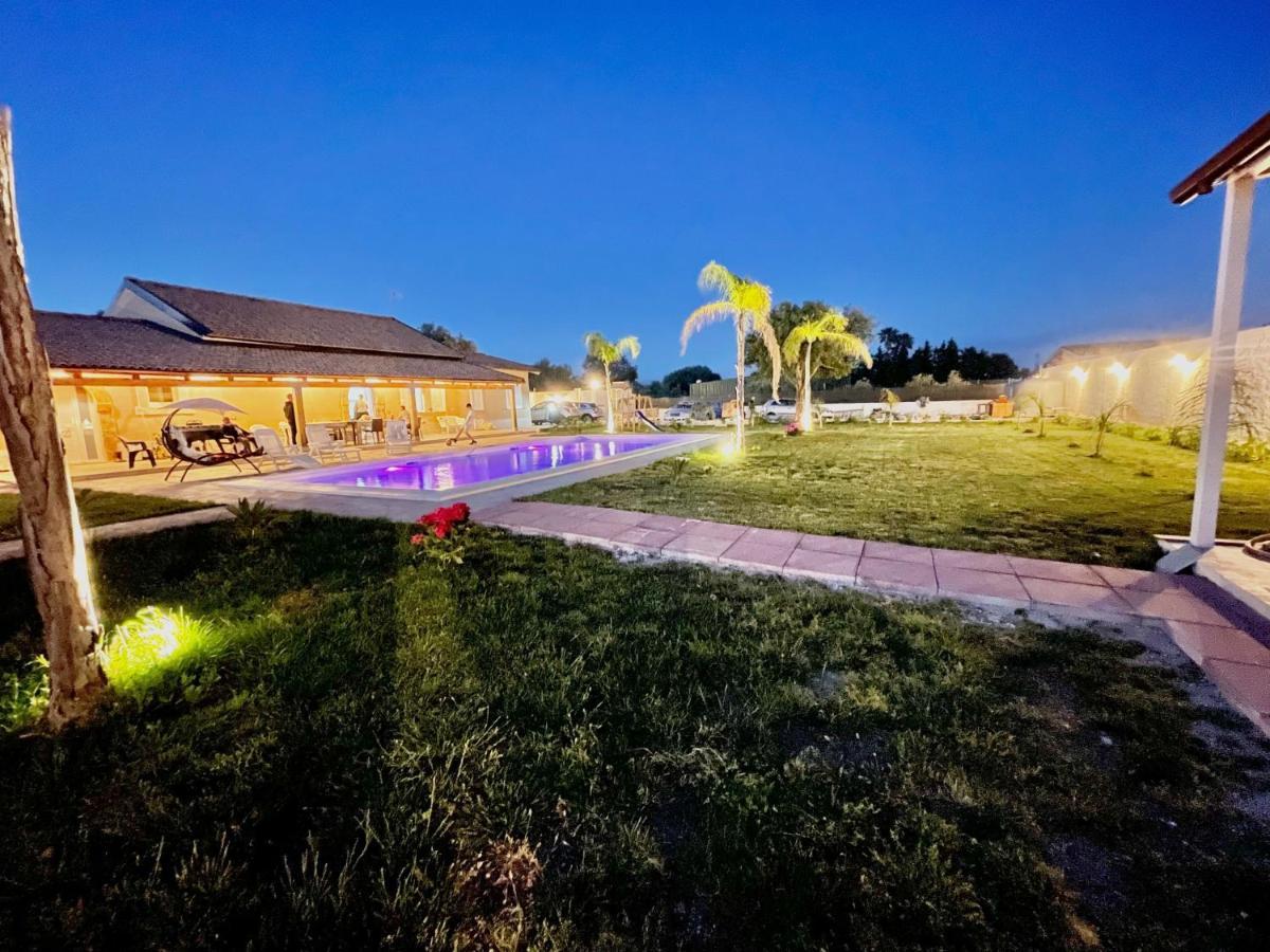 Villa Nunzia Con Piscina, Sauna E Idromassaggio. Floridia Exterior foto